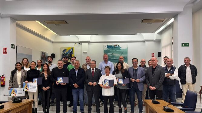Autoridades municipales, finalistas y ganadores de la Ruta de la Tapa de 2023 de Rincón de la Victoria