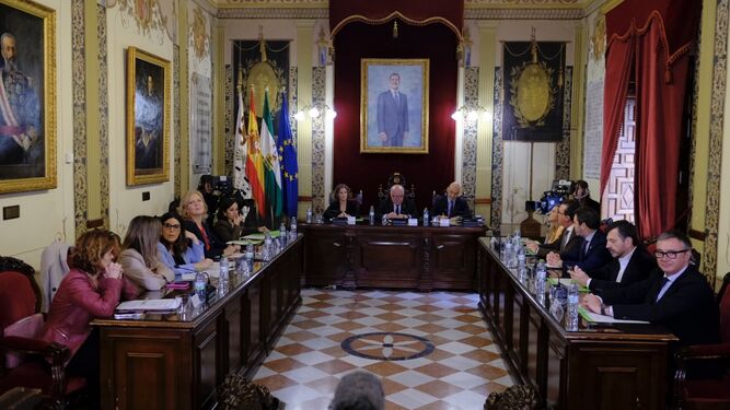 Reunión de la Junta de portavoces en el salón de plenos de Antequera.