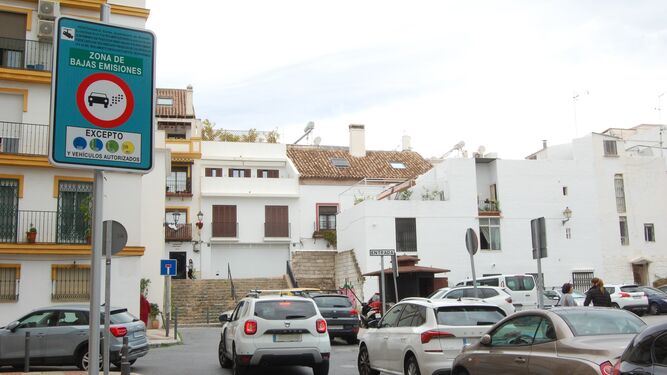 La nueva señalización de la Zona de Bajas Emisiones del casco antiguo de Marbella.