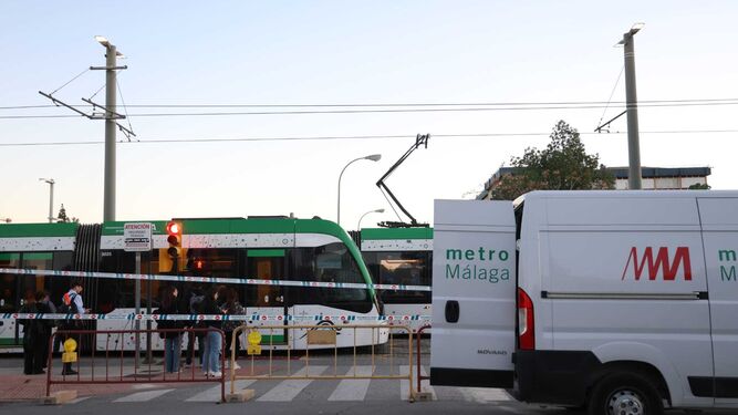 La zona del accidente de tráfico que ha obligado a cortar el Metro de Málaga.