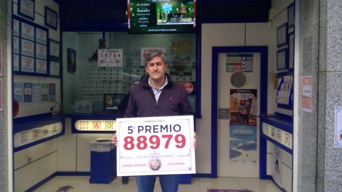 Un quinto premio repartido en una lotería de calle la Victoria