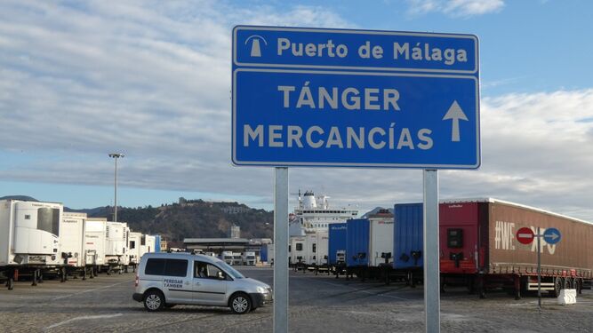 Muelle número cuatro, el centro neurálgico de la línea entre Málaga y Tánger.