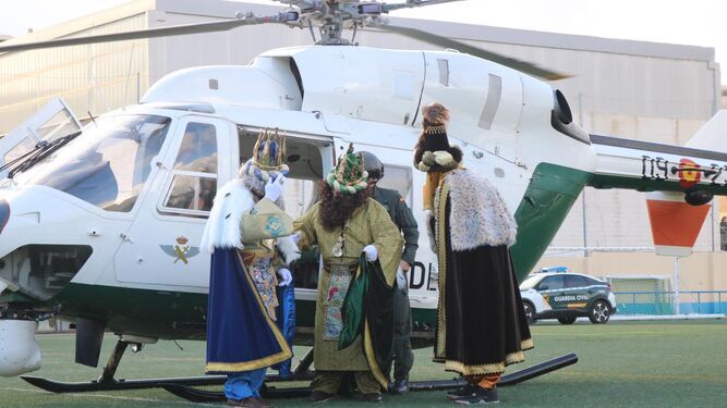 La llegada de los Reyes Magos en helicóptero al Polideportivo de Las Lagunas en 2023.
