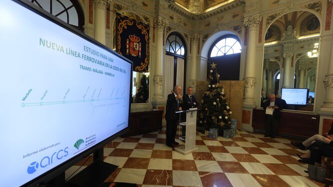 El alcalde de Málaga, Francisco de la Torre, y el presidente de Diputación, Francisco Salado, presentan el estudio.