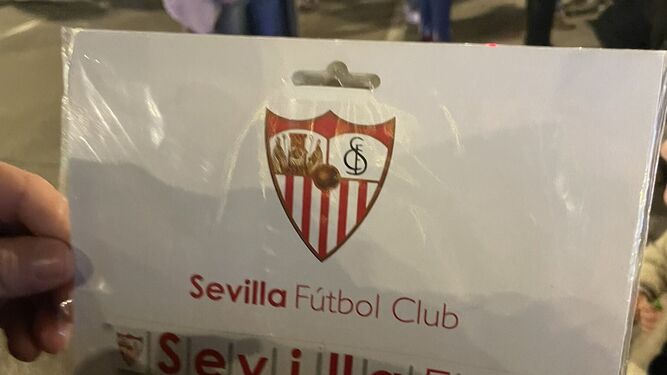 Regalo de la cabalgata de Málaga del Sevilla.