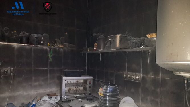 Un incendio calcina la cocina de un bar en Humilladero.