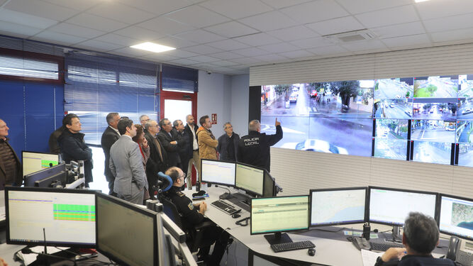 La visita de un grupo de policías de Portugal a la Jefatura de Marbella.