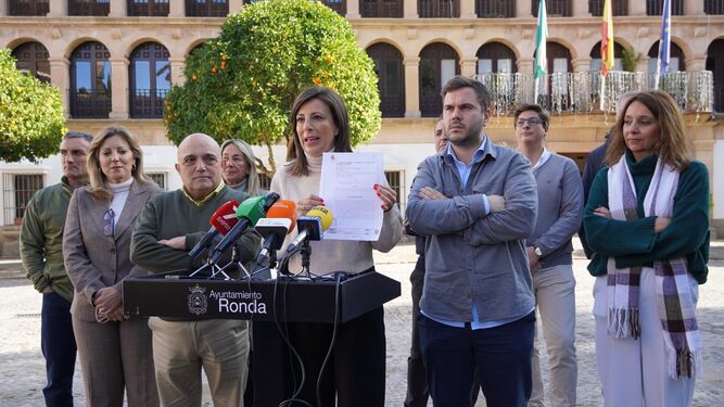 Comparecencia de la alcaldesa de Ronda junto a su equipo de gobierno