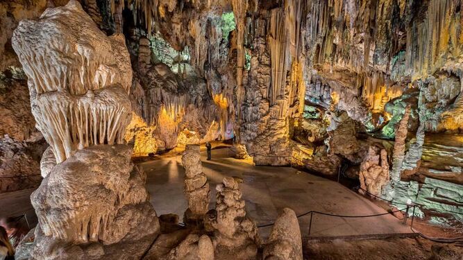 El interior de la Cueva de Nerja
