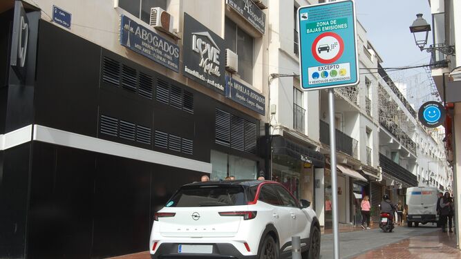 El acceso a la ZBE de Marbella desde la calle Huerta Chica.