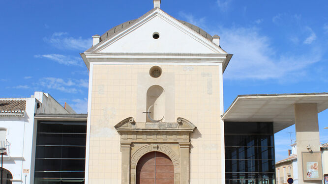 Imagen de la fachada del Teatro del Carmen de Vélez-Málaga