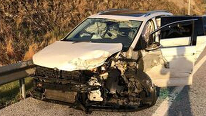 Así quedó el coche que se estrelló en Marbella tras una persecución policial.