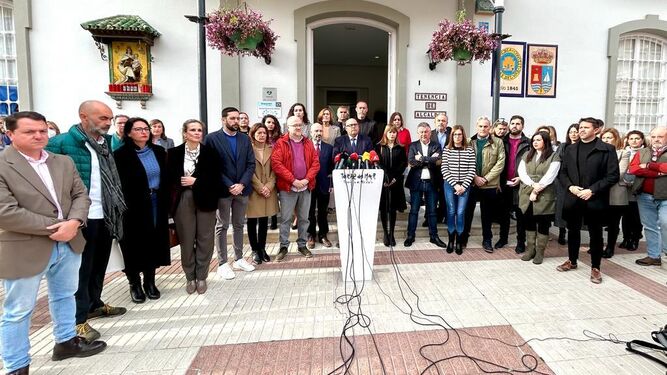 Minuto de silencio en el Ayuntamiento de Vélez-Málaga