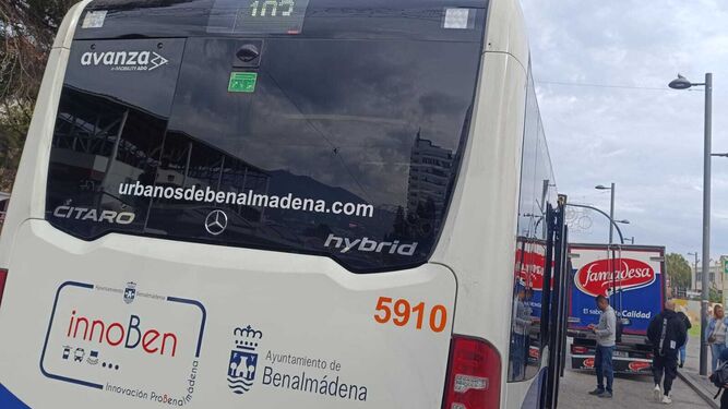 Un autobús del transporte urbano de Benalmádena.
