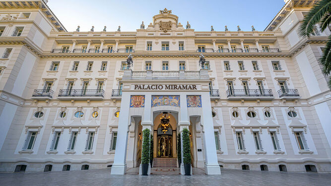 La entrada del Gran Hotel Miramar.