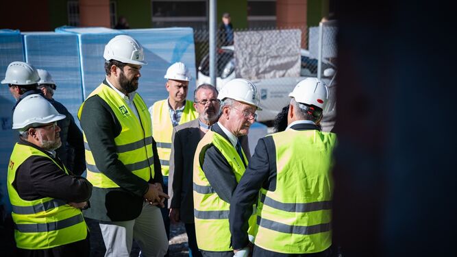 El alcalde de Málaga y el concejal Borja Vivas visitan las obras de la nueva sede.