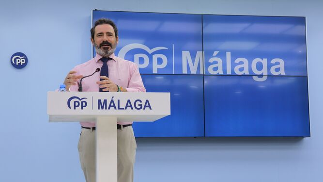 José Ramón Carmona, secretario general del PP de Málaga, en rueda de prensa.