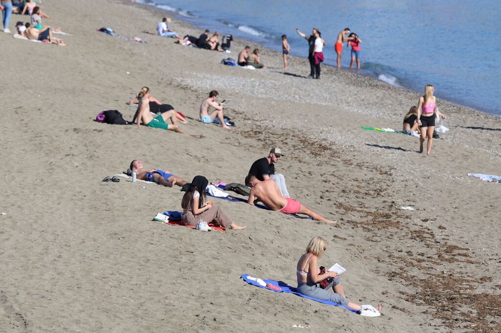 Enero y... d&iacute;a de playa en M&aacute;laga: la subida de las temperaturas deja estas im&aacute;genes