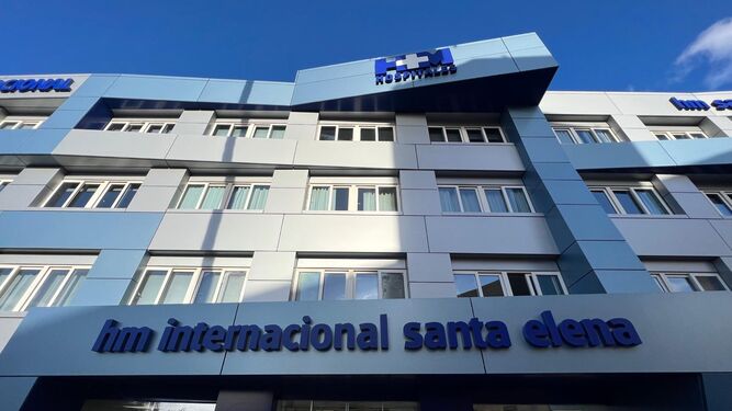 Fachada renovada del HM Internacional Santa Elena en Torremolinos.