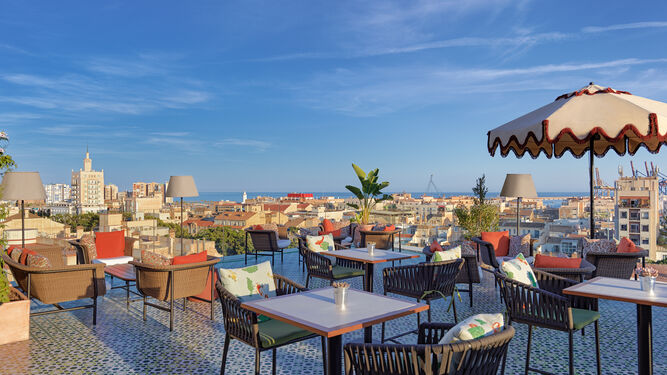 La terraza del Rooftop Bar del hotel H10 Croma Málaga.
