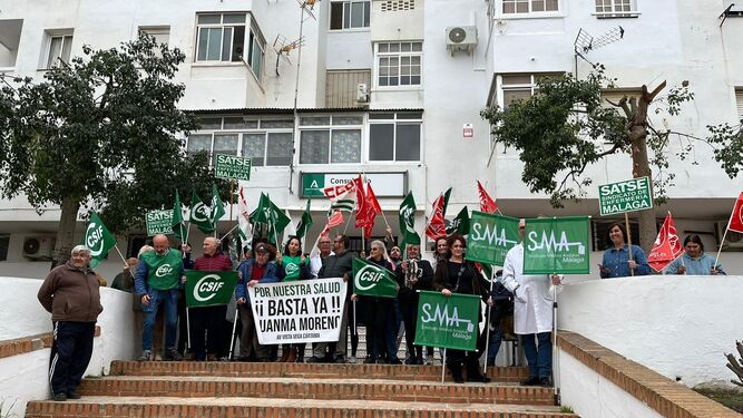 Médicos del centro de salud de Cártama protestan por la "insalubridad".