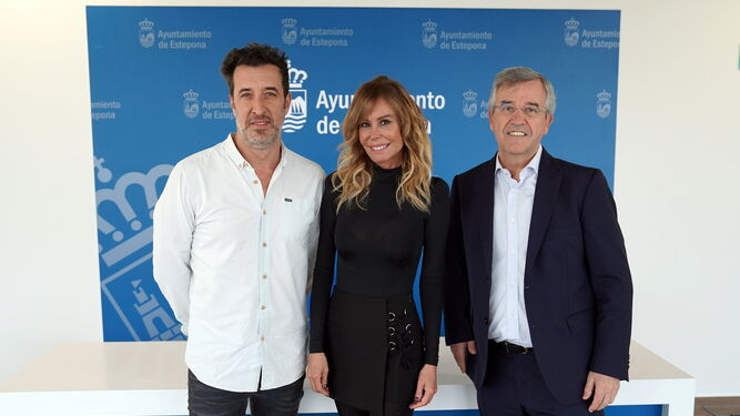 De izquierda a derecha, César Lucendo, Lara Dibildos y José María García Urbano.
