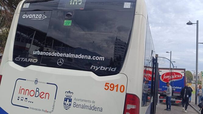 Un autobús del servicio público de Benalmádena.