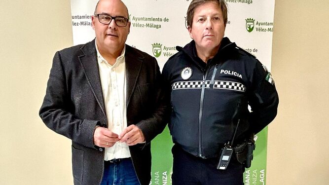 El alcalde de Vélez-Málaga, Jesús Lupiáñez, junto al jefe de la Policía Local, José Andrés Montoya