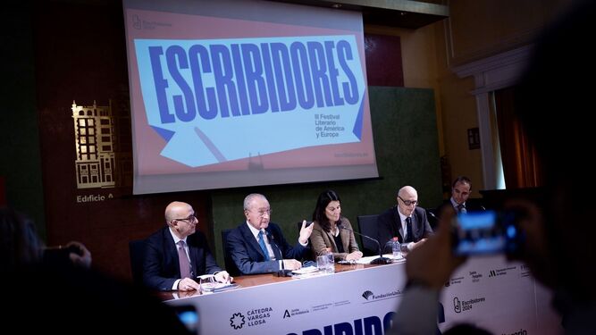 Momento de la presentación de Escribidores en Málaga.