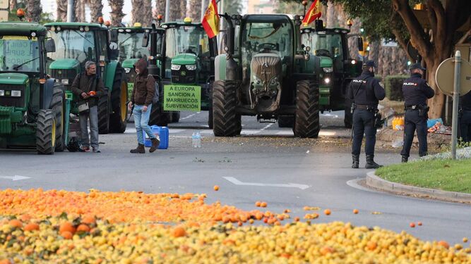 Los agricultores siguen con sus protestas en Málaga, por segundo día.