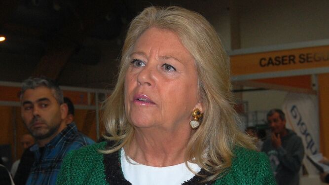 La alcaldesa de Marbella, Ángeles Muñoz, durante su visita a la Feria de Empleo.