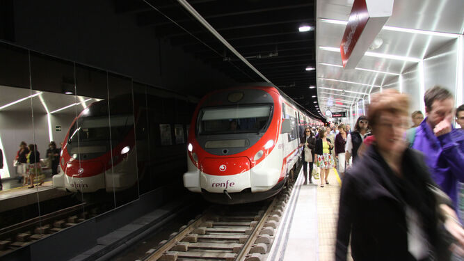 Tren de cercanías en su parada de Alameda-Centro de Málaga