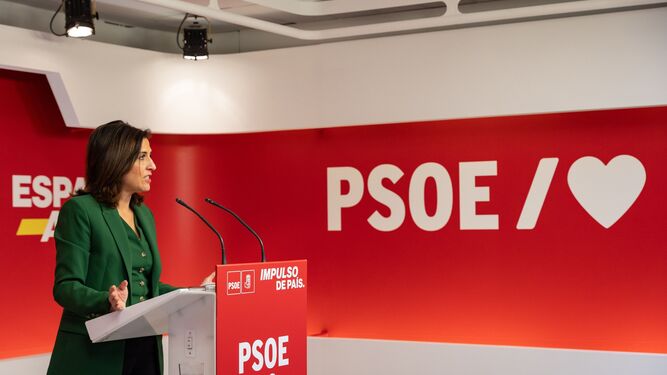 La portavoz de la Ejecutiva Federal del PSOE, Esther Peña, durante la rueda de prensa ofrecida tras la reunión del Comité Ejecutivo Federal, este lunes en Madrid.