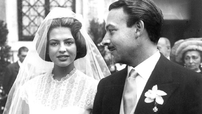 La princesa Ira Fürstenberg y Alfonso de Hohenlohe el día de su enlace matrimonial en 1955.