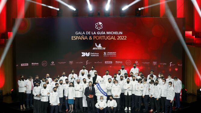 Imagen de archivo de los premiados tras la gala Guía Michelin España y Portugal 2022.