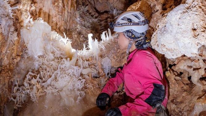 Otra imagen del informe realizado sobre la Cueva de la Arañan por expertos de la Universidad de Granada.