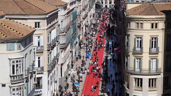 Vista de calle Larios con la alfombra roja del Festival de Málaga, este viernes.