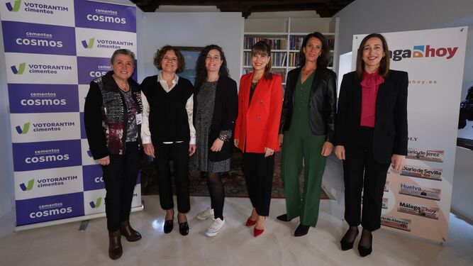 Pepi Sierra, María José  Berlanga, Hortensia  García, Ruth Sarabia,  Mariela Checa y Natalia  Sánchez en el desayuno.
