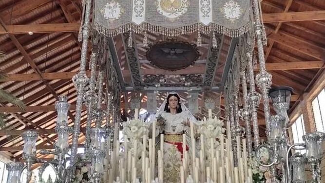 Imagen de la Virgen del Rocío de Vélez-Málaga