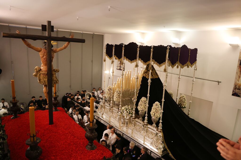 Crucifixi&oacute;n en el Lunes Santo en M&aacute;laga, en fotos