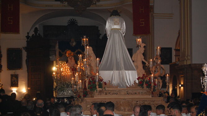 El baile de tronos en la Iglesia Nuestra Señora de la Encarnación.