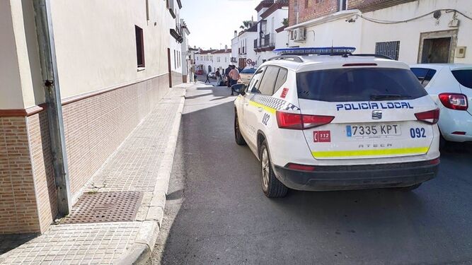 Detenido en Lebrija por robar en coches, en un quiosco de la ONCE y en la piscina municipal