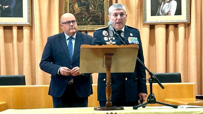 Ceremonia de nombramiento de Rafael Mora como nuevo jefe de la Policía Local de Vélez-Málaga