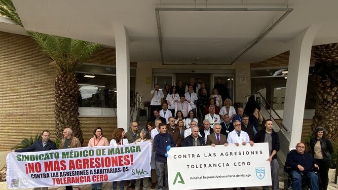 Protesta contra las agresiones a sanitarios en Málaga
