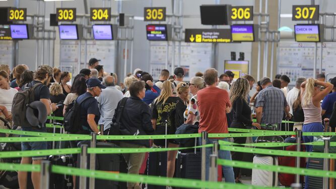 Viajeros en el Aeropuerto de Málaga.