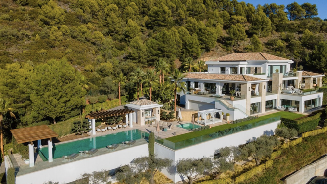 Villa en Marbella anunciada por 125.000 euros al mes.