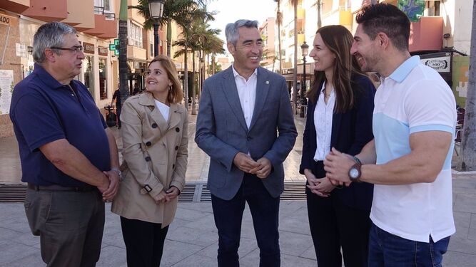El PSOE contraataca con el transporte, piden a la Junta la gratuidad de los buses interurbanos
