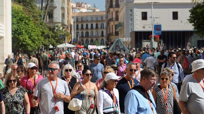 Una riada de turistas en Málaga.