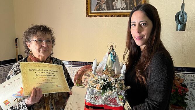 Ganadora del concurso de pasos de Semana Santa hechos con materiales reciclados en Huétor Tájar