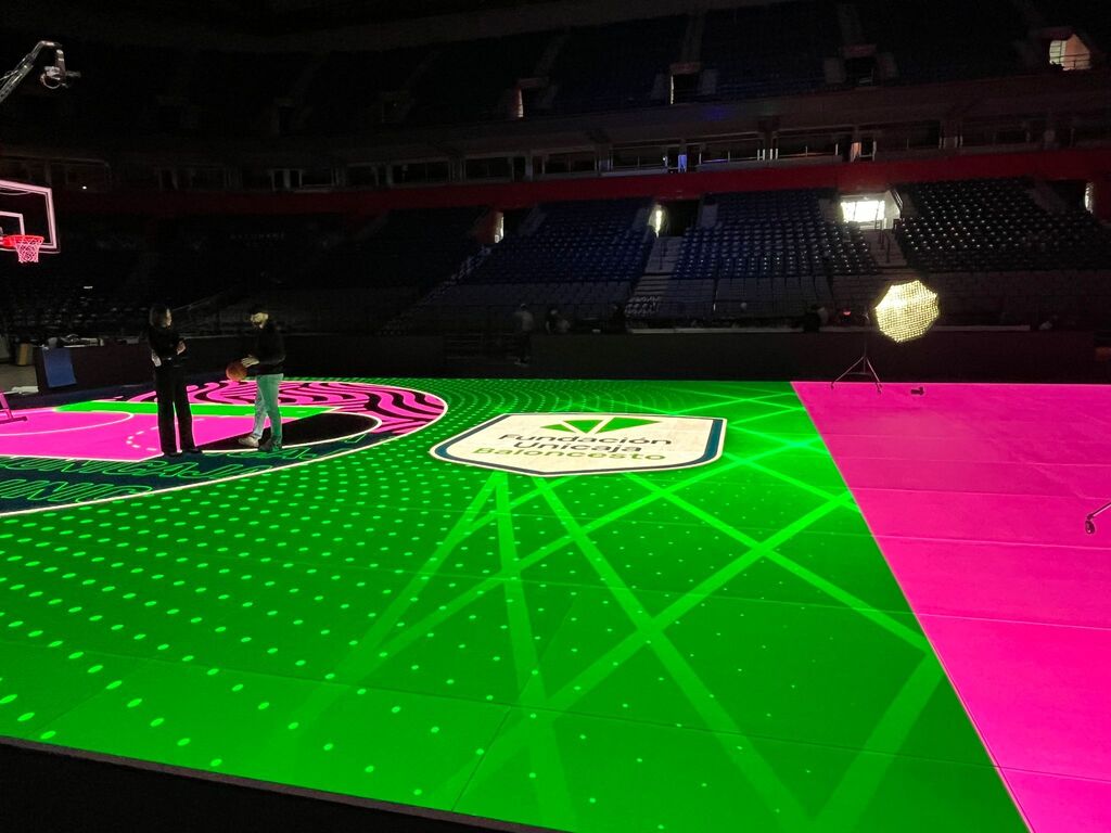 El escudo del Unicaja ya luce en el Belgrado Arena